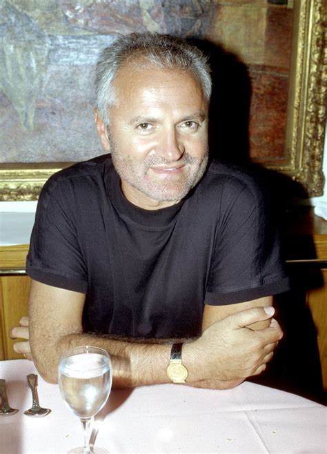 quien creo versace|gianni versace biografía.